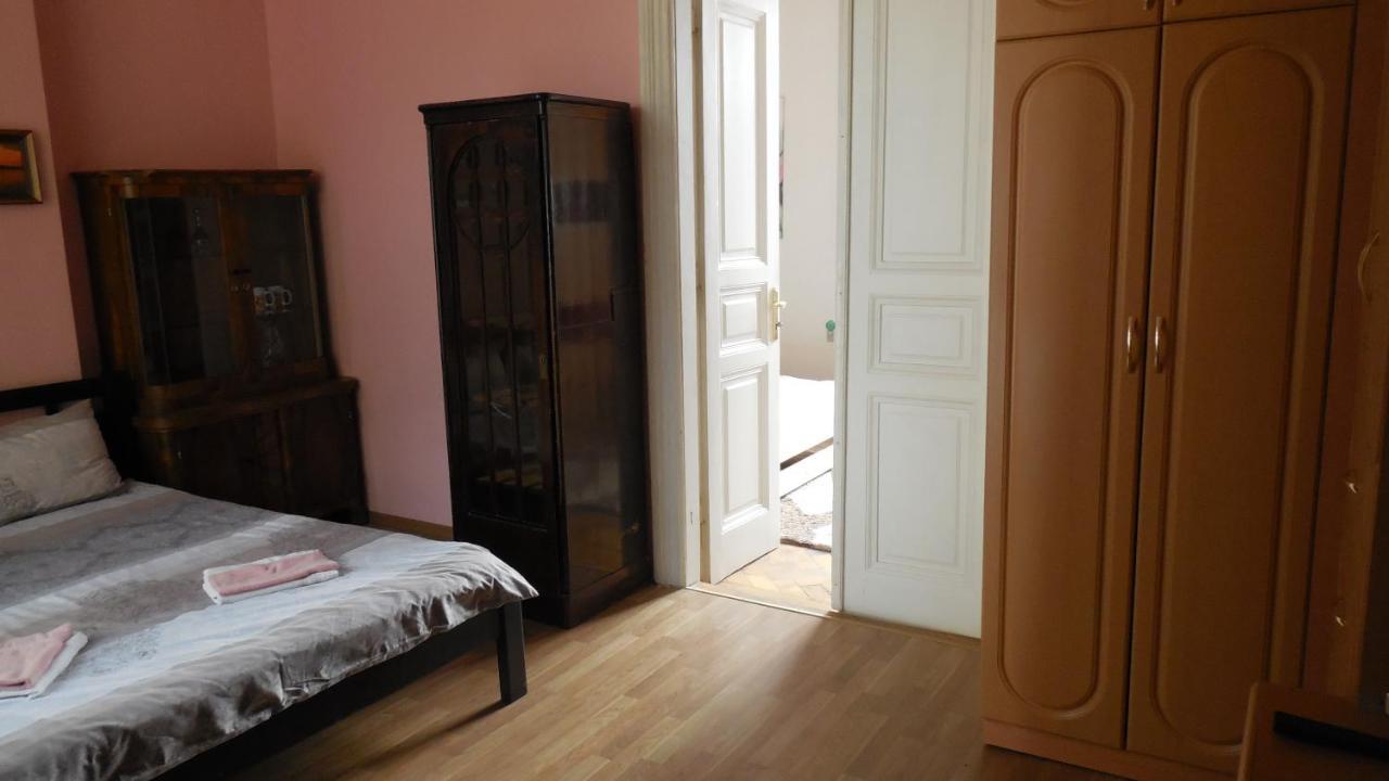 2 Room Apartment Near Opera House Львов Экстерьер фото