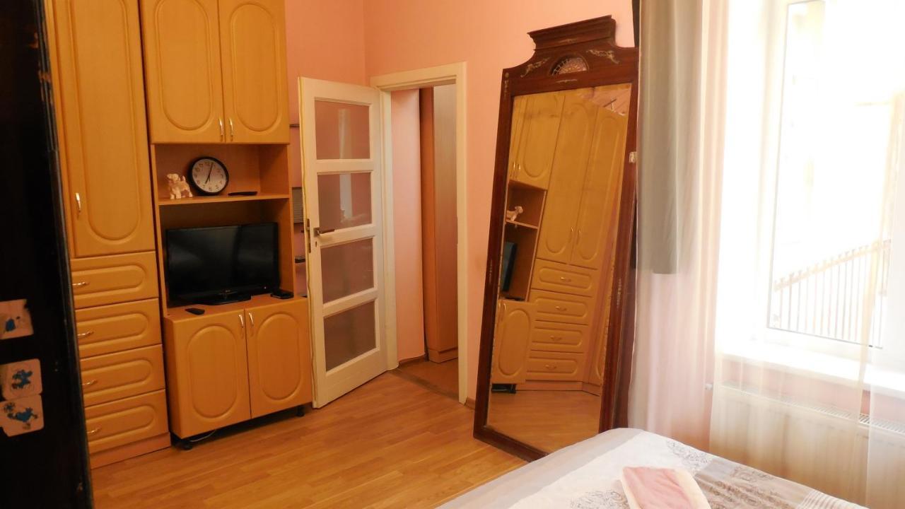 2 Room Apartment Near Opera House Львов Экстерьер фото